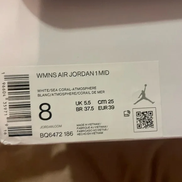 Women’s NIKE Air Jordan 1 Mid - Picture 12 of 13